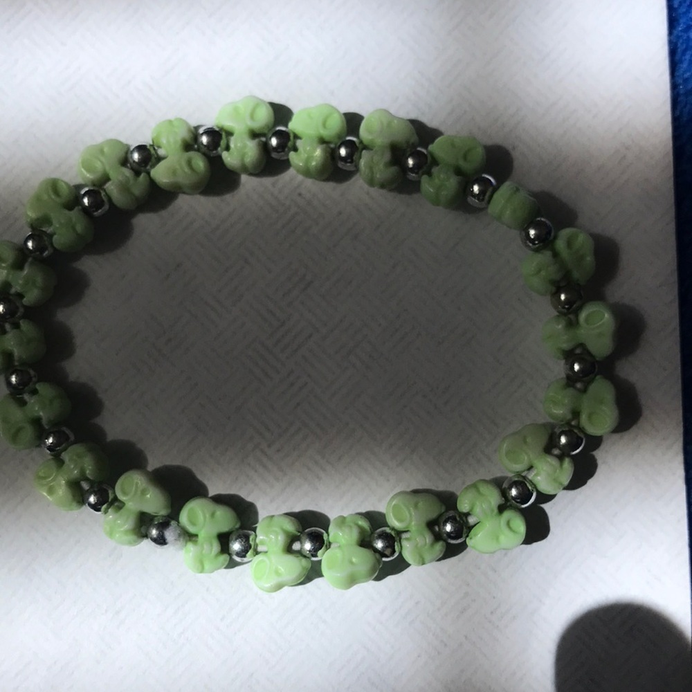 Green snoopy beaded bracelet one size